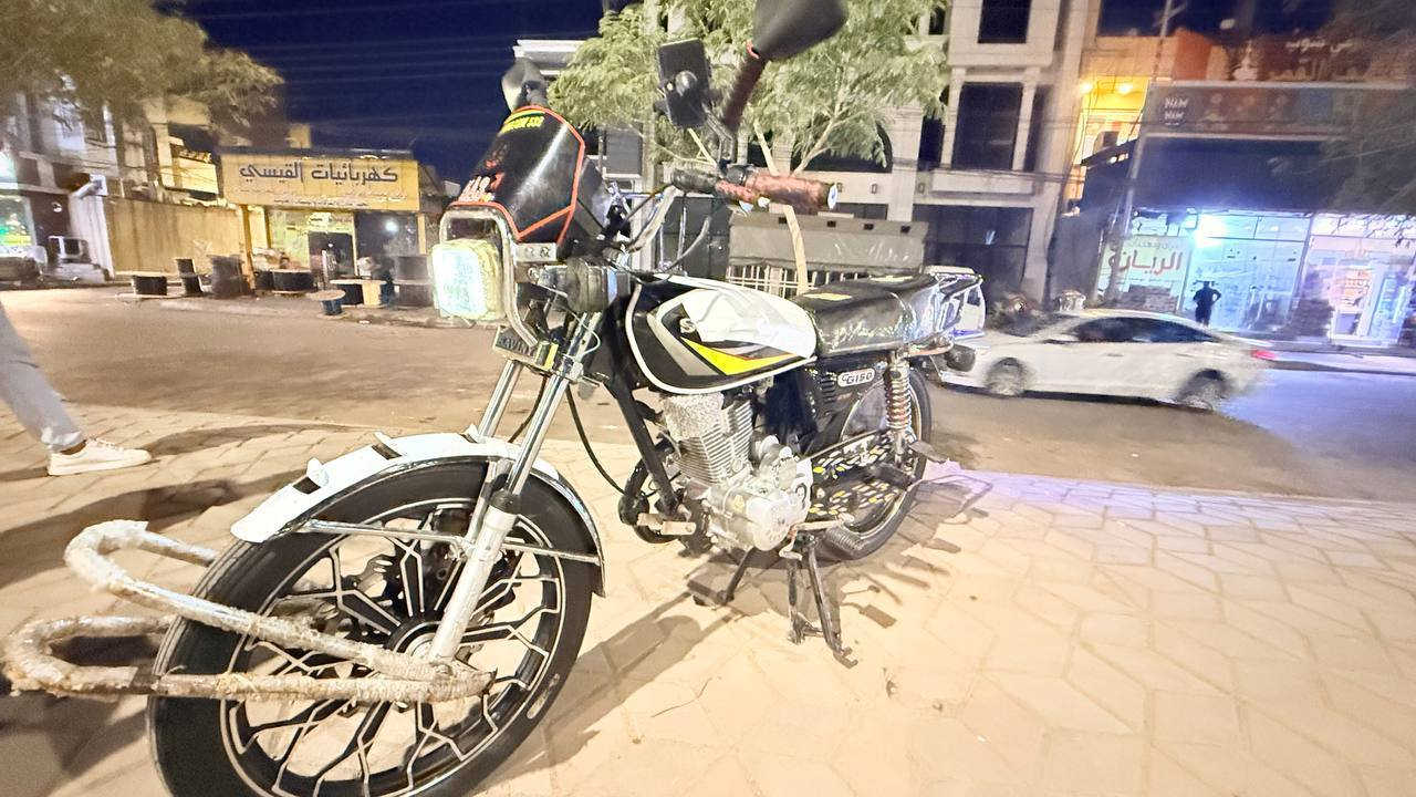 #للبيع
سلام عليكم
دراجه ايراني سيفان موديل 2024
دراجه نضيفه مابيه شخط واحد
دراجه مكفوله من تاير للتاير
محرك بلادي ما مفتوح
نقص براغي مابيه 
السعر 800 بيه مجال للطيبين  .. او مراوس بتايكر حسب القناعه 
العنوان.. الخالديه
الرقم ***********
