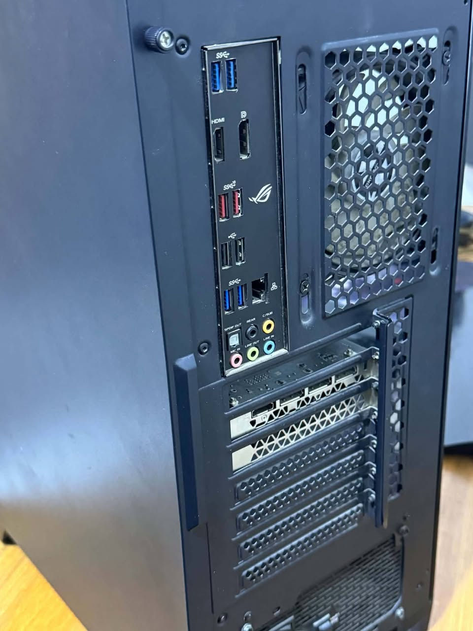 🔥 للبيع تجميعة ألعاب قوية ونظيفة 100٪ 🔥

🖥️ المواصفات:

✅ المعالج: Ryzen 5 3600
✅ التبريد: Water Cooler
✅ كرت الشاشة: RX 580 8GB
✅ الرام: 16GB (2×8) AData 3200MHz
✅ المذربورد: ROG Strix Gaming
✅ التخزين:
• SSD 128GB
• HDD 500GB
✅ الباور سبلاي: Thermaltake Smart RGB 650W
✅ كيس Gaming حجم كبير ونظيف
✅ كيبورد Redragon
✅ ماوس Logitech

🎮 التجميعة مناسبة للألعاب، الدراسة، التصميم والاستخدام اليومي، وتقدم أداء ممتاز مع أغلب الألعاب.

💯 الحالة: نظيفة وكاملة وجاهزة للاستخدام.

💰 السعر: 500 الف وبيها مجال بسيط
يتوفر توصيل.

***********
