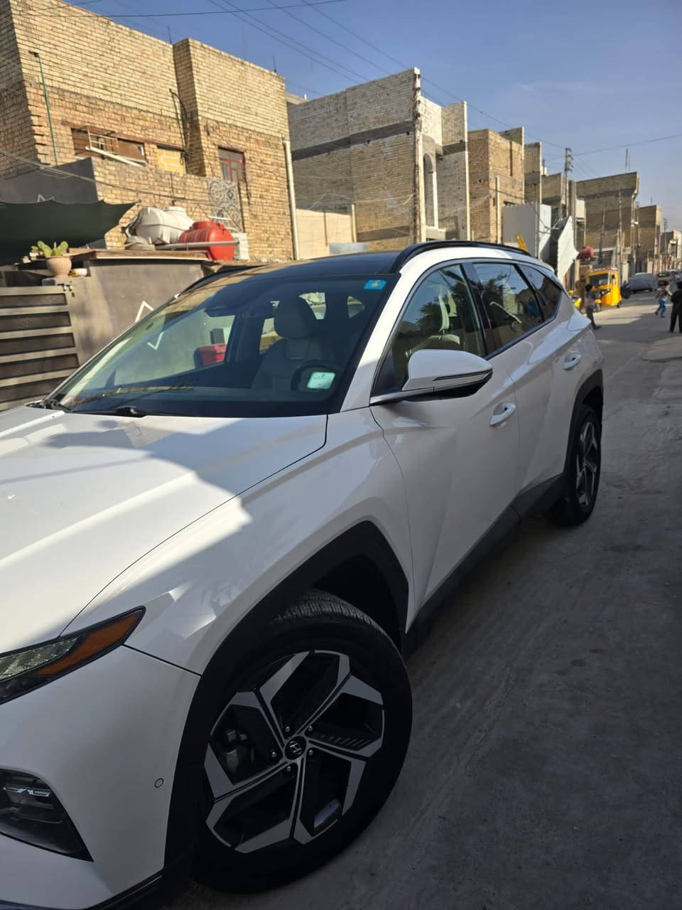 سلام عليكم توسان للبيع مديل 2023وارد امريكي حادث موضح بل صوره تبديل جاملغ ودعاميه فقط مواصفات عاليه لمتد 
4قيادات 
بنورامه علا طول السيارع 
6 حساس امامي 6حساس خلفي 
رادارات 
قياده ذاتيه 
اوتو بارك 
تشغيل عن بعد 
كشنات امامي تدفه تبريد 
كشنات خلفي تدفئه فقط 
لايت زنون 4 عدسات 
عدد البصمات 2
شاحن لا سلكي 
لد ايل ايد اي متغير اللوان داخلي 
كامرات360 دراجه 
كير بيانو 
استيرن تدفئه 
داخل جلد لونين 
السياره جديده 
عنواني بغداد
السعر225 ورقه وبيهه مجال 
للاستفسار ***********
