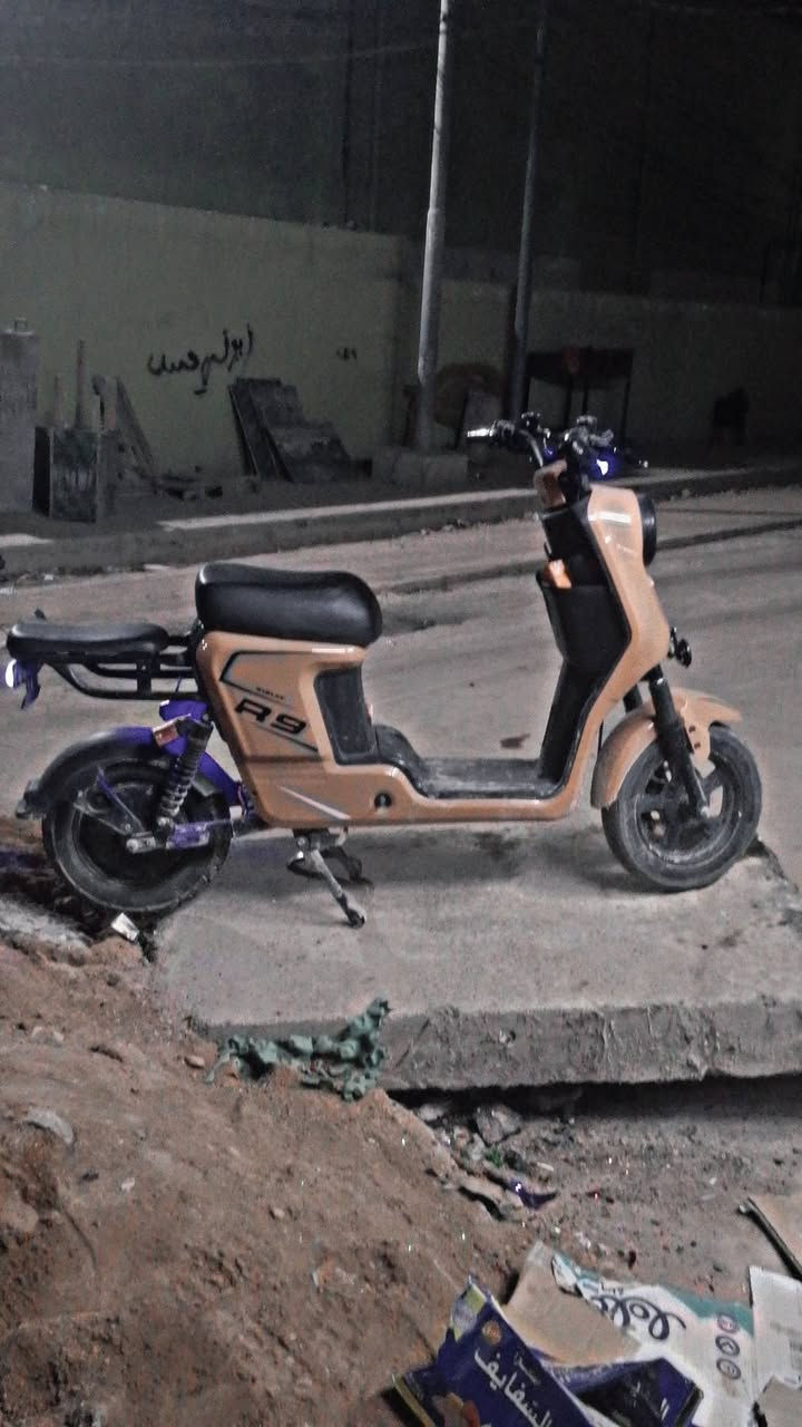 سلام عليكم  
دراجه شحن للبيع R9
دراجه عوزه عنبار بريك وره 
سرعته 60 
سعر 350 قليل 
رقم ***********
