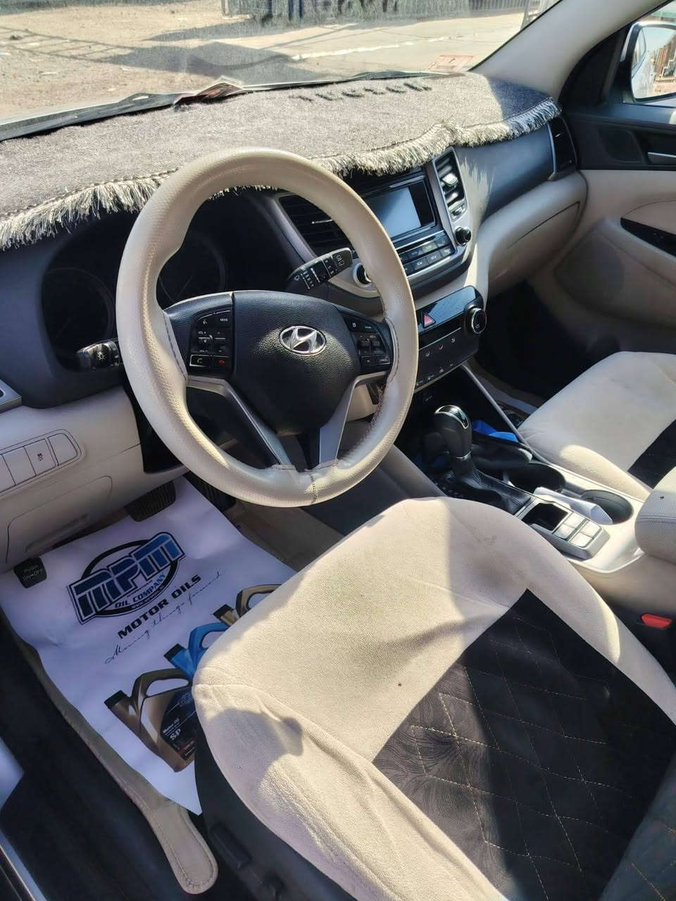 السلام عليكم توسان 2017
وارد امريكا حادث مرفق 
تبديل بنيد
وكلير صفحه السكن فقط رش
كير مكينه حدادية تخم تاير تبريد شرط
مواصفات معروفة 
باسمي تحويل مباشر
مكان بغداد 
***********
السعر 130
