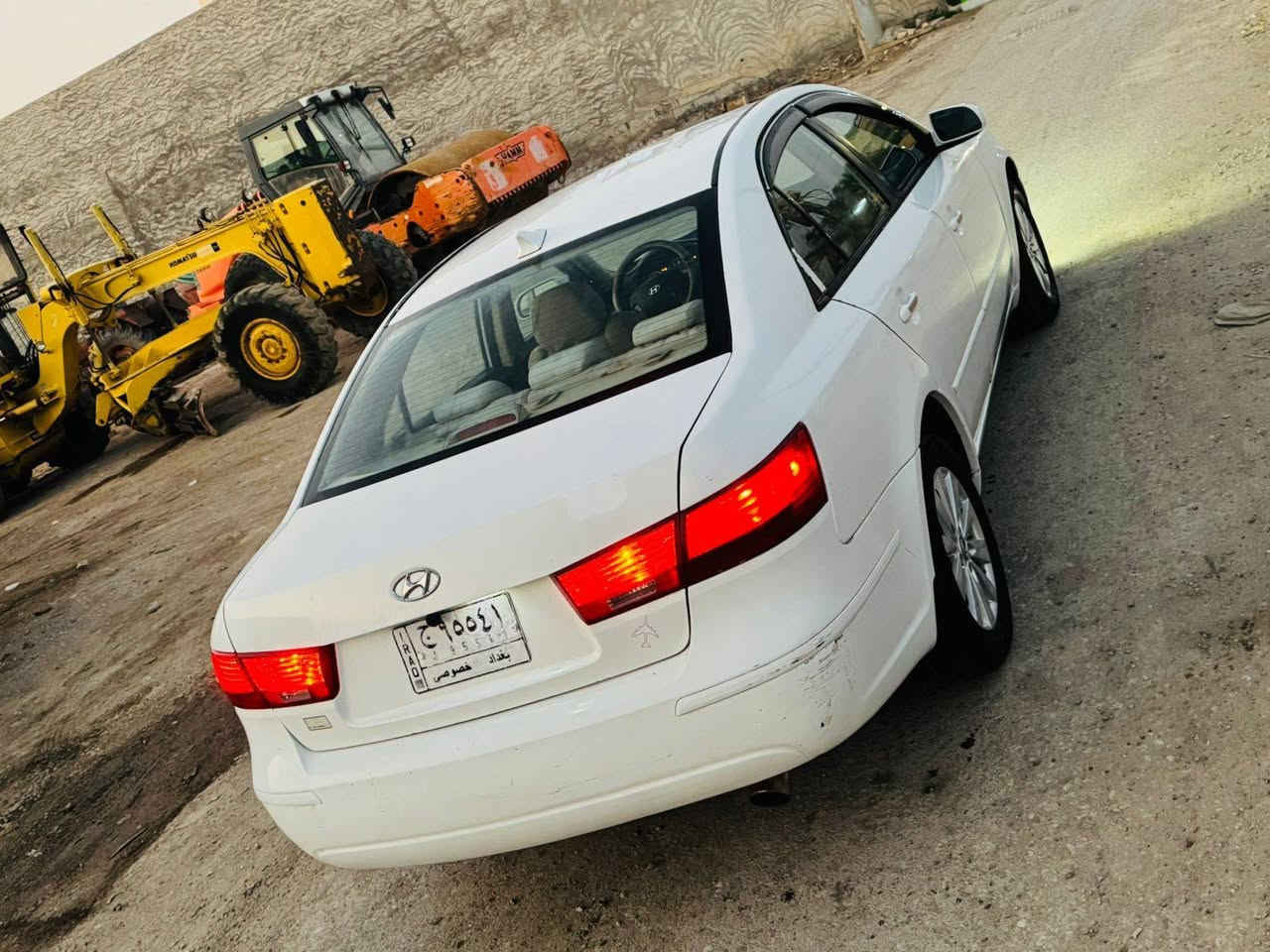 سوناته 2009 وراد امريكي
رقم بغداد مشروع وطني
تحويل ثاني يوم

ضررها باب خلفي
مبدل بلادي من امريكه
بدون دواخل وشواصي الغوالي 
بيه صبغ خمس قطع
بيع احزام
محرك جديد2400 مال حاويه صار 10 ايام من شديتها
صدر امامي خلفي جديد
باتري جديد
كهربائيات كله شغاله

  مواصفات
داخل بيجي
تحكمات استيرن
تحكم مري
ويل لمتت
سياره جاهزه من كلشي
سعر 97 وبي مجال
*********** واتساب بي بس أثير
*********** المكان ديالى بلدروز
