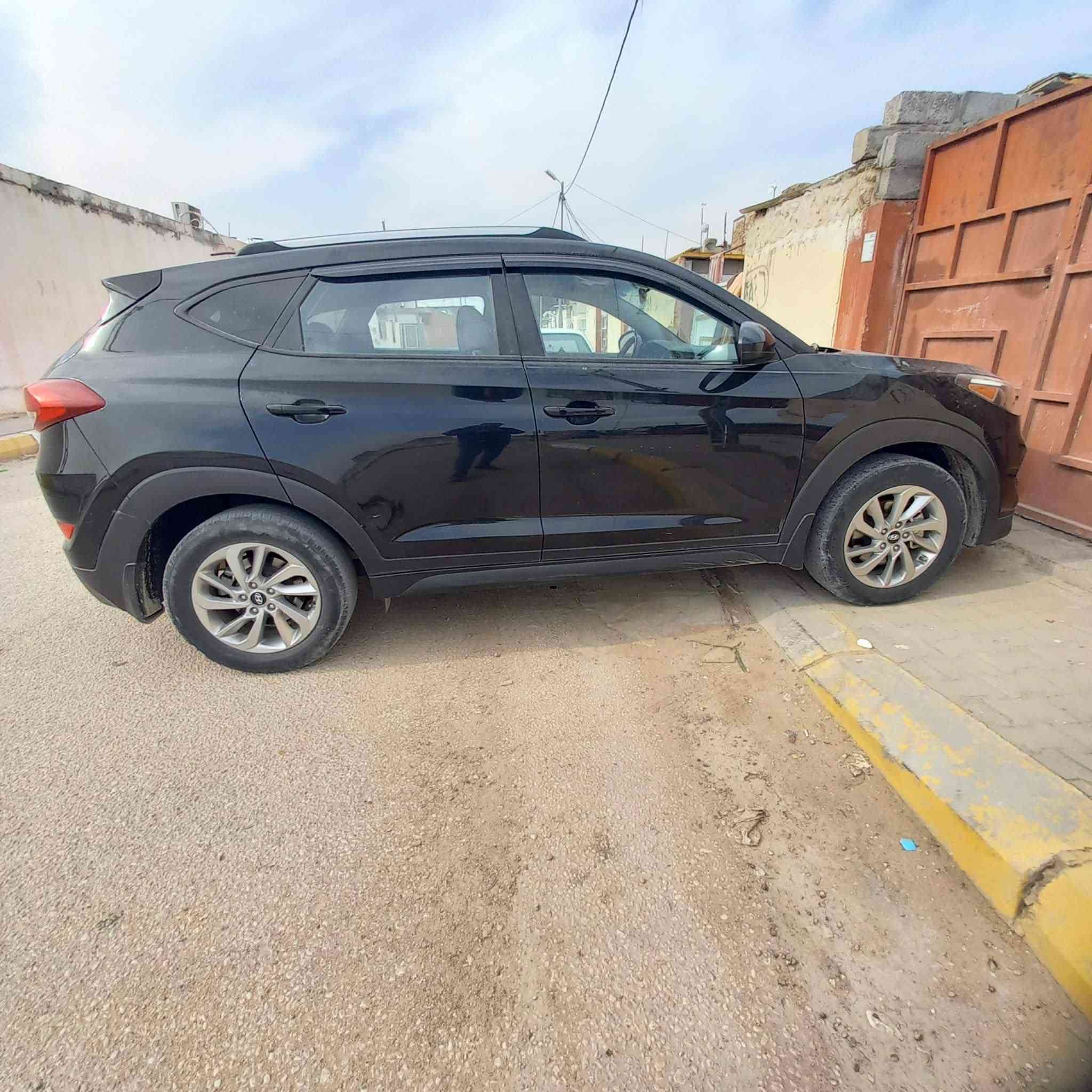 السلام عليكم
السلام عليكم
 توسان 2018 وارد أمريكي الموديل:
الوارد: أمريكي .المحرك: 2000 جي دي اي   4 سلندر
منظومة غاز مركبة بأمريكا (أصلي مو تحويل محلي)
رقم بغداد (إنكليزي) كامرة خلفية تحكم ستيرن
السيارة بحالة جيدة وجاهزة 
حادث غرق للدوس فقط بدون أي مشاكل
المحرك مفتوح ومبدلين كازكيت عن الدوانز 
ماشيه ١٠٠ الف 
السعر المطلوب: 154 ورقة (قابل للتفاوض )
رقم التواصل: ***********
