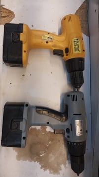 دريلين • بطاريتين • بدون شاحن