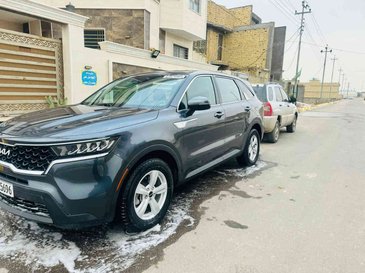 السلام عليكم ورحمة الله وبركاته 
سورنتو ٢٠٢٣ 
وارد امريكي 
حادثها بسيط جداً موضح بصور بدون أرباك بدون تبديل مرقمه وجاهزه ومكفوله ماعدى الجنطه بيها شويه صبغ السعر ٢٤٥ $ 
مكانه الناصرية
للأستفسار ***********
