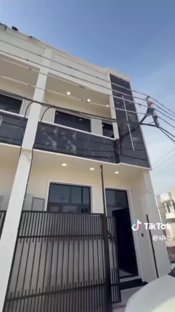 سلام عليكم يعلن مكتب حميد للاستثمار العقاري بيت للبيع مساحه 50 متر بناء طابوك درجه اولى طابو زراعي سند 25 منطقه الدوانم قرب الشرطة الخامسه يحتوي على غرفتين نوم صاله ومطبخ وخدمات وحولي السعر مناسب جدا 57 وبي مجال لاستفسار اتصل *********** ابو دموع
