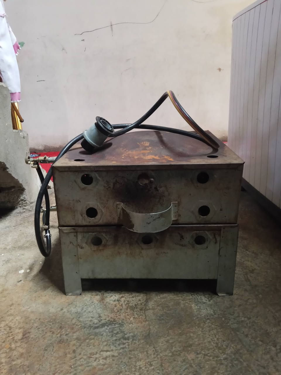 يا الله البيع طباخ وتنور وتنور ارضي الرقم ***********
