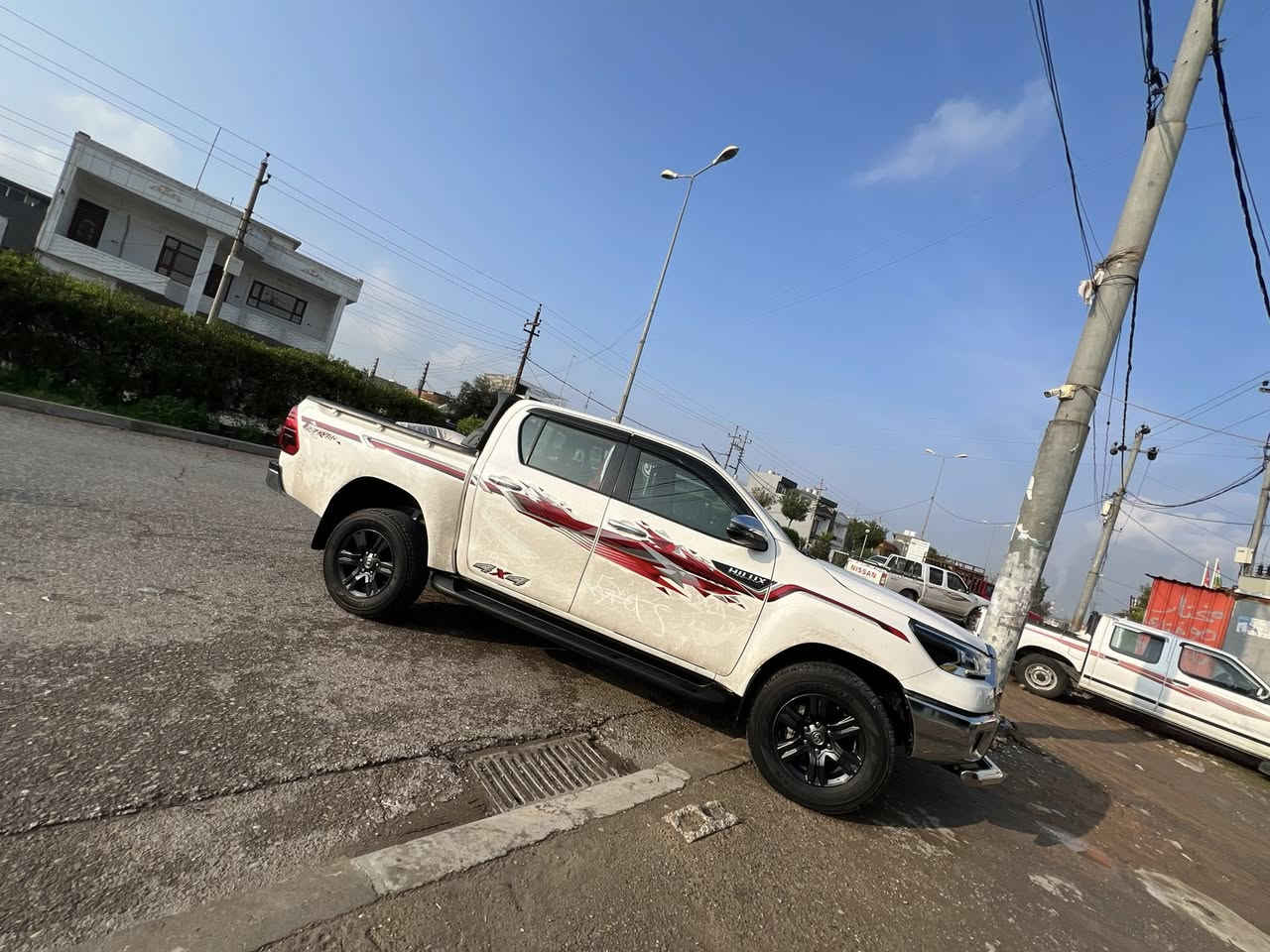 سلام عليكم سياره تويتا هايلوكس شركه جهان أوتوماتيك بصمه كشن تبريد شاشه كبير فول فول نضيف جدا بدون نقطه شخط ما بيه سياره كفاله عامه ماشيه38الف كيلو متر حقيقي سياره بشرط كير مكينه كلشي بشرط شركه جهان 
للتواصل***********
***********
