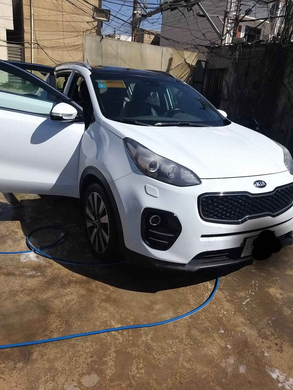 السلام عليكم سبورتج خليجي ٢٠١٧
بحالة جيدة صور سونار مرفقة . 
رقم بغداد محرك ٢٠٠٠ دوش السيارة بانوراما 
حساس خلفي تبريد قطعتين شاشة وكامرة
تحكمات واوتو هولد واشاير بالمري وكهرباء 
كشنات كهرباء مكاني بغداد حي الجهاد *********** 
سعرها ١٦٥ ورقة وبيها مجال بسيط
