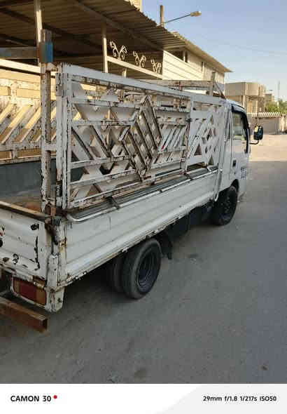 ام عيون 2000 ام الحاكيه 
سنوية لل٢٨ باسمي 
رقم بصرة مشروع وطني انكليزي الجديد 
مهزوزه و قمارة بلاديه شاصي مكفول من الفطر وغيره 
لاضربه لا خياس السيارة تخم تاير كير ومكينه ناعمه واحلى من الصور بالحقيقه مكاني مدينة الصدر الداخل 
*********** 
السعر ٦٧ $ بيهه مجال حك جيه
