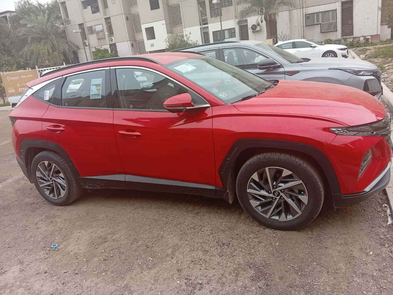 توسان موديل 23 خليجي مكفول من الصبغ فقط بارد بل صندوق ماشيه 87كليو رقم جديد مواصفات 
 بصمه 
جلد ابيض
 بردات بلاده
محرك 200 دوش 
هند بريك دكمه
السياره مسوي ادامه كامله اله قبل سبوع السعر 180
***********
