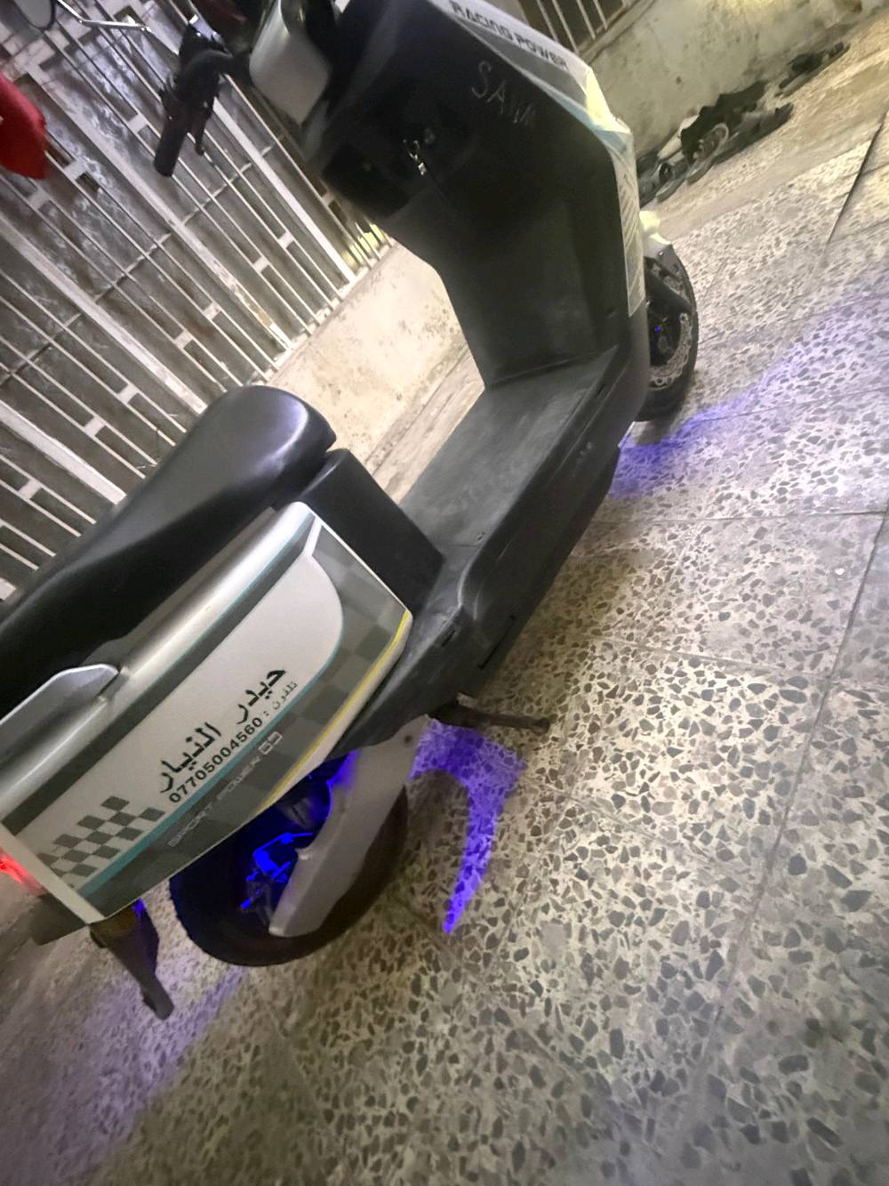 دراجة كهربائية "رادينج باور" بحالة ممتازة جداً، مصممة للأداء العالي. الأنوار الأمامية والخلفية تعمل بكفاءة وتوفر إضاءة قوية، مما يعزز الرؤية والأمان. الشاشة الرقمية تعرض البيانات بشكل واضح مثل السرعة وحالة البطارية. تعد اختيار مثالي للتنقل اليومي بكل سهولة واقتصادية.و الرقم الاول ***********
الثاني ***********