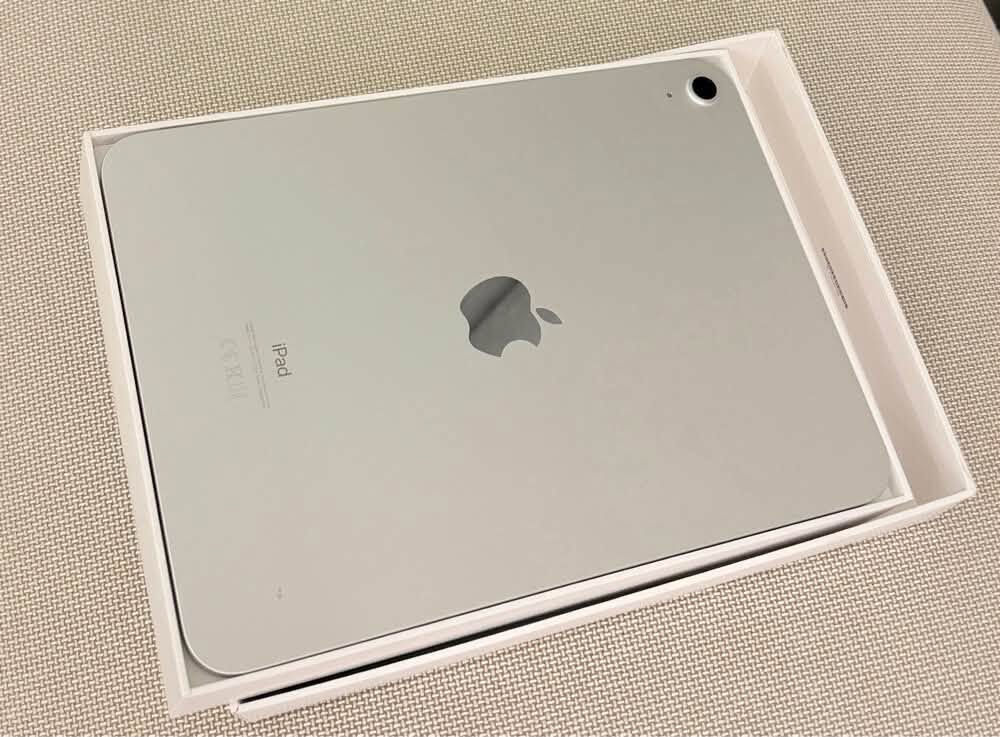 للبيع iPad 10 (الجيل العاشر)

* السعة: 64GB
* اللون: فضي (Silver)
* الحالة: جديد بالبكيت، لم يُستخدم
* كامل الملحقات الأصلية (كيبل USB-C + الشاحن)
* الشاشة: 10.9 إنش
* يدعم Wi-Fi

📦 الجهاز نظيف جداً وجاهز السعر525الف


**إذا كنت صاحب هذا الإعلان وتريد حذفه لأي سبب، رجاءا أرسل رسالة إلى الدعم الفني**