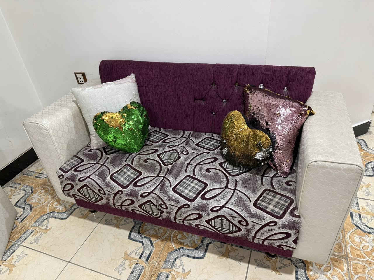 سلام عليكم
طخم قنفات للبيع 8مقعد 
3مقعد عدد2
2مقعد عدد2
نظيف جداً سفنج ودوشمة
بغداد /حي الجهاد 
هـ/***********
متواجد واتساب 
السعر/400
