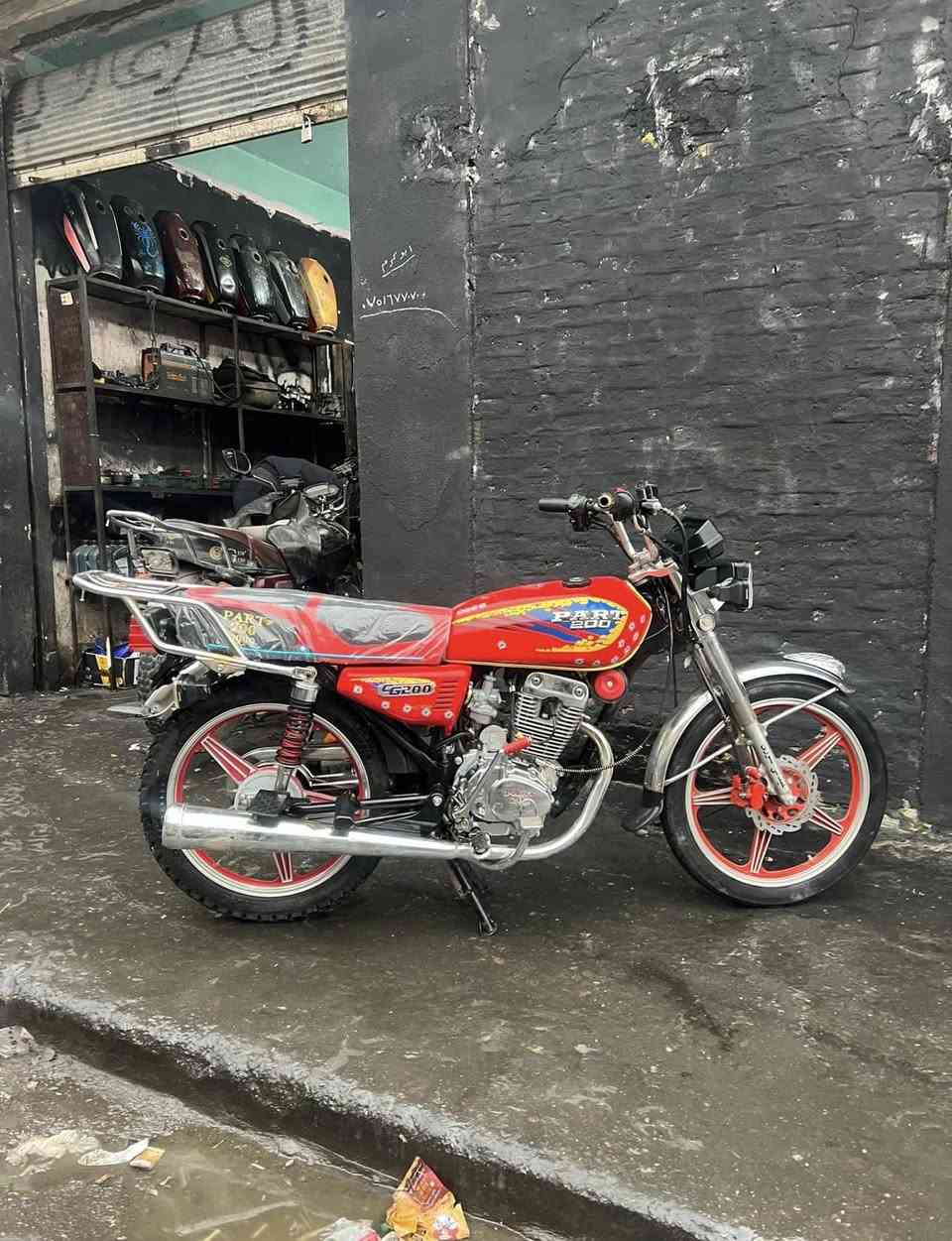 ماطور نوعية PART 200 
موديل 2017 نظيف جدا ومرتب 
ما ناقص برغي ساعة اكتروني 
كهربائي كلو شغال 
منفيس اصلي 
السعر (295)$ قفل 
للتواصل مع *********** واتساب او اتصال
