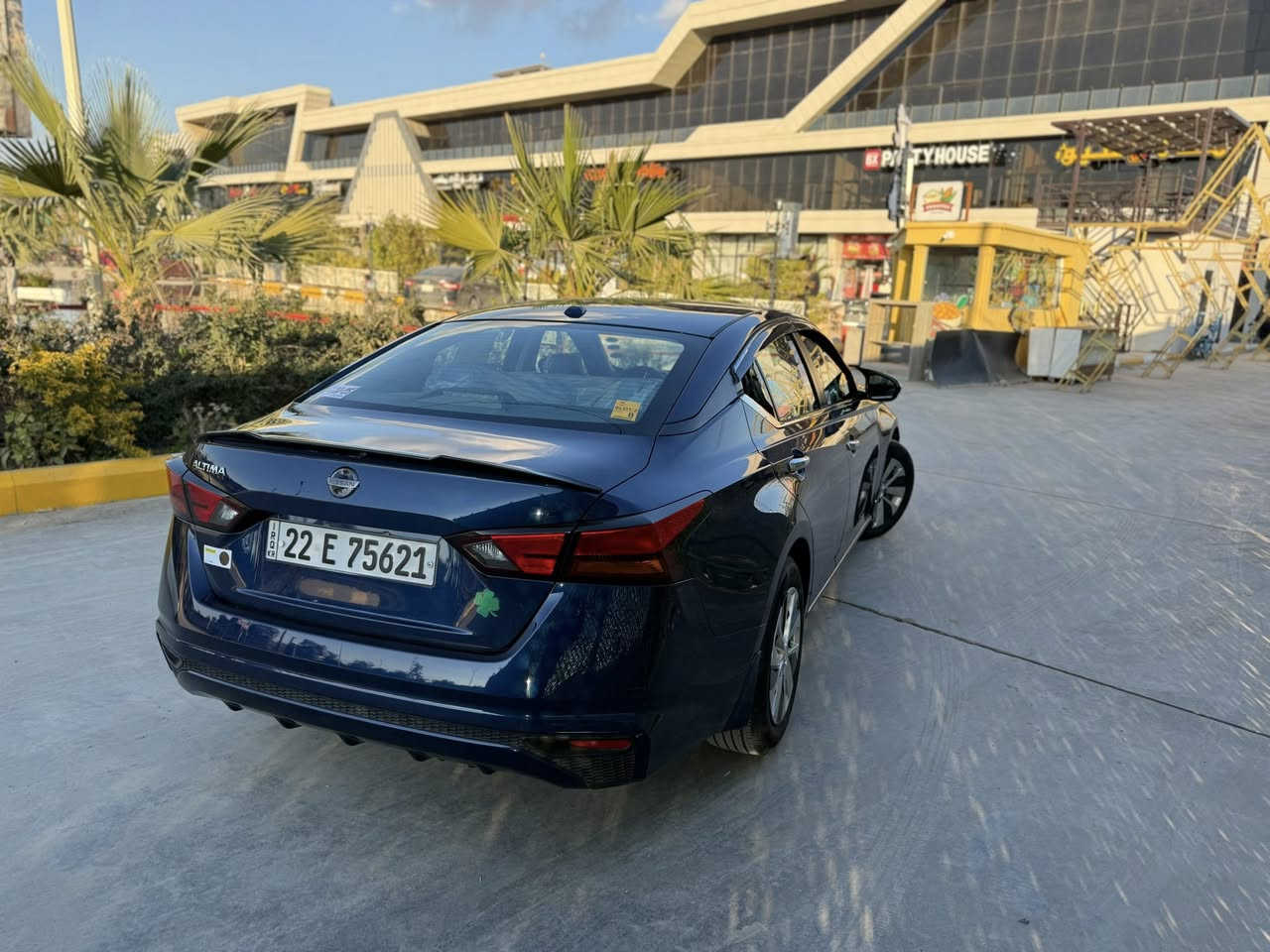 🚗 للبيع نيسان ألتيما 2020 🚗
وارد أمريكي / رقم اربيل  بأسمي شرط التحويل  رقم الدولي الجديد هزه وفحص  كله جديد 
ماشية 54 ألف ميل فقط
محرك مكفول 🔧 / كير مكفول
تخم تايرات جديد مبدل قبل أسبوعين
باتري جديد
صدر ع الوكاله كامل 
ضربتها دعاميه امايه حافة البنيد يعني شبر صبغ بل بنيد فقط الجاملغ الامامي فقط مفتوح واكو سونار مبدل بلادي  واضح بل سونار   (باقي السيارة وكالة)
مواصفات السيارة:
محرك 2.5 لتر / 4 سلندر اقتصادي وقوي
شاشة لمس وسطية 8 إنج مع بلوتوث و USB وكار بلي 
كاميرا رجوع خلفية 
كشن جلد + كهرباء 
بصمه تشغل وبصمه ابواب
مثبت سرعه 
نظام أمان حديث (ABS / Airbags)
تصميم أنيق ورياضي بلون جويتي 
سيارة كاملة مكملة تجي تفحص وتشوف بعينك كعدتها حلوه وسيارة ما تصرف عليها كلشي 
مكان السياره ديالى بعقوبه 
السعر 140  وبيها مجال ***********.
