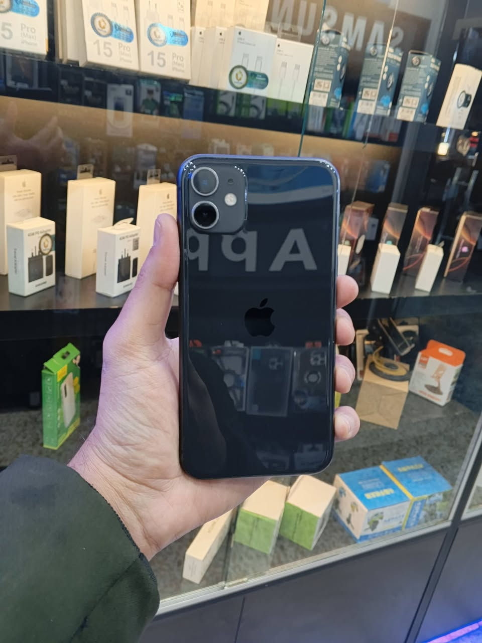 ايفون 11 العادي
ذاكره 128
بطاريه 92 
جهاز وتر بروف غير داخل صيانة نضيف كلش
السعر240 الف

العنوان بغداد 
***********
