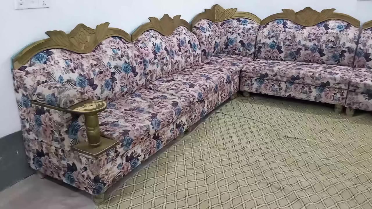 ⚜️  ديوان 14 مقعد  مثل ما وضح بل فيديوو
⚜️ كلش نضيف 

⚜️ المكان حصوه حي عداي

⚜️ للاسفسار الاتصال ***********
