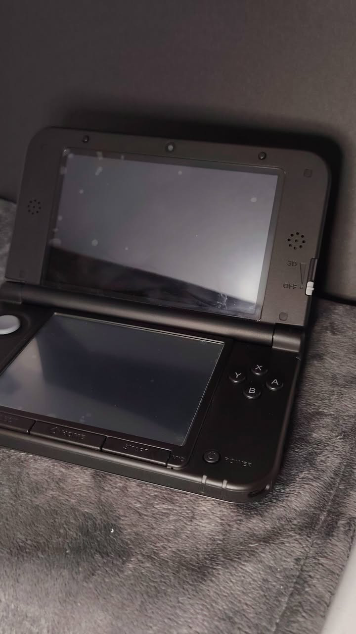 🔥 للبيع  Nintendo 3DS XL مهكر 🔥
✅ نضافة 100%
✅ الجهاز مهكر وجاهز للألعاب
✅ شغال بدون أي مشاكل
✅ البطارية ممتازة
✅ الشاشتين نظيفات جداً

📌 النقص فقط:
ماكو SD

💰 السعر 240.000
🚚 توجد خدمة توصيل
للجادين فقط ✨


**إذا كنت صاحب هذا الإعلان وتريد حذفه لأي سبب، رجاءا أرسل رسالة إلى الدعم الفني**