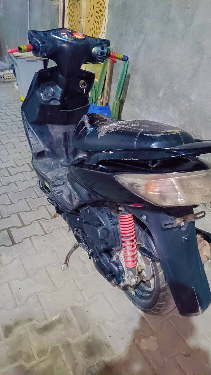 سلام عليكم سكنس فحل كابرتر  نضيفة دراجة شلعة او معدل اطير نقصهة كهربائيات بس  صدرهة حلوة مكيهنة حلوة دراجة نضفة ***********مكاني بغداد ام حي اور موجود واتساب السعر 500
