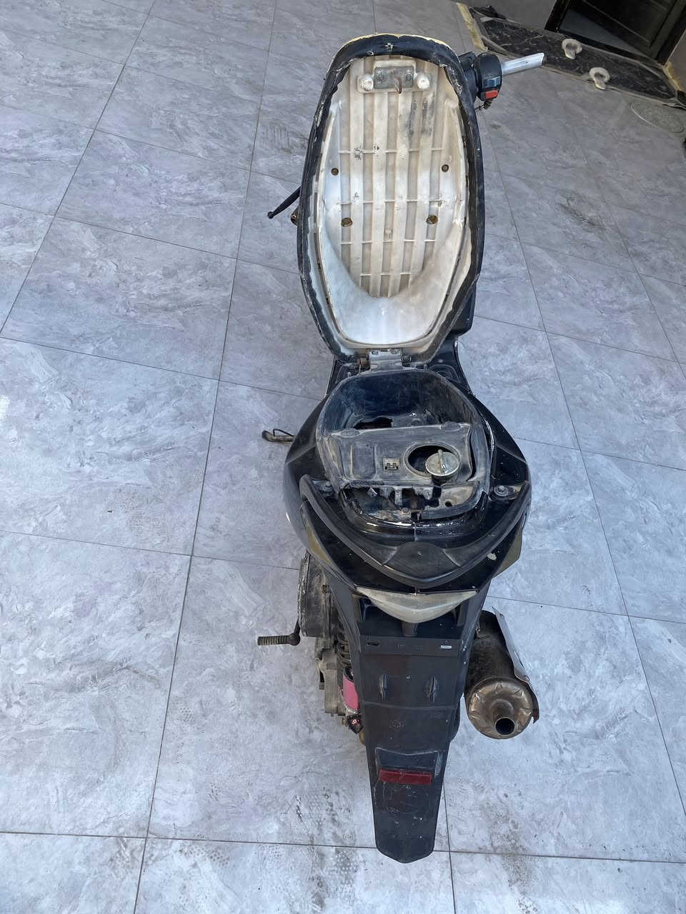 دراجه ماكس مضلع مكينه ياباني مجفته بوشه بلاد49بس السلف مال55 الدراجه مجفته ولاتنقص ولا تبخر 
كلوب الامامي شغال الاشاير والسكنات يرادلهن فيش 
باتري موجود كتف شحن وعقل كله بلادي ومضبوطات كلش 
بريك خلفي توه مسوي مبدل واير وابنزات ومضبوط كلش 
نقصها بيها صوت بالاكسل يرادله بوربرنكات 
والكفرات شوفت عينك 
البصره القبله 
***********
السعر 350وبيها مجال
