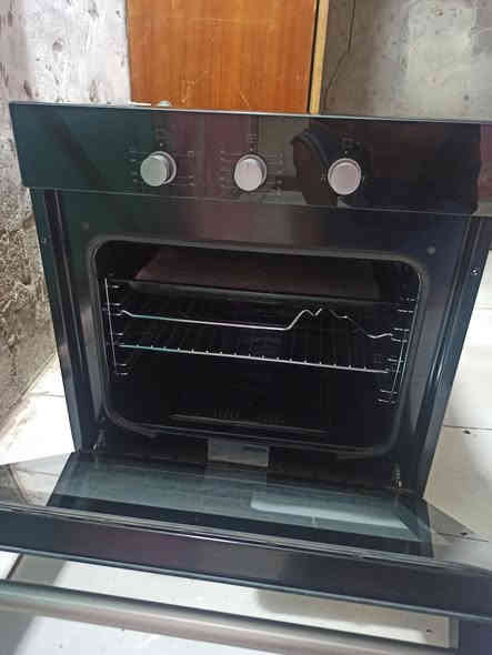 السلام عليكم .. للبيع جديد (فرن غاز بلت ان) نوع سمفر تركي الصنع مواصفات حجم ٦٠×٦٠ شوايه مع مروحة مع جداحة ..السعر ٢٥٠ الف العنوان البصرة دور الضباط  ***********
