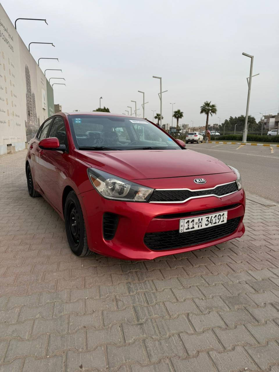 كيا ريو 2019 
سياره حادث قبغ جنطه مبدل
 لايحه شوي من الحوض بدون ايرباك 
ماشيه 48 كير مكينه مكفول 
مكينه 1600 gdi
سعر 115 وبيها مجال
مكان السياره بغداد الغزاليه 
***********
***********
