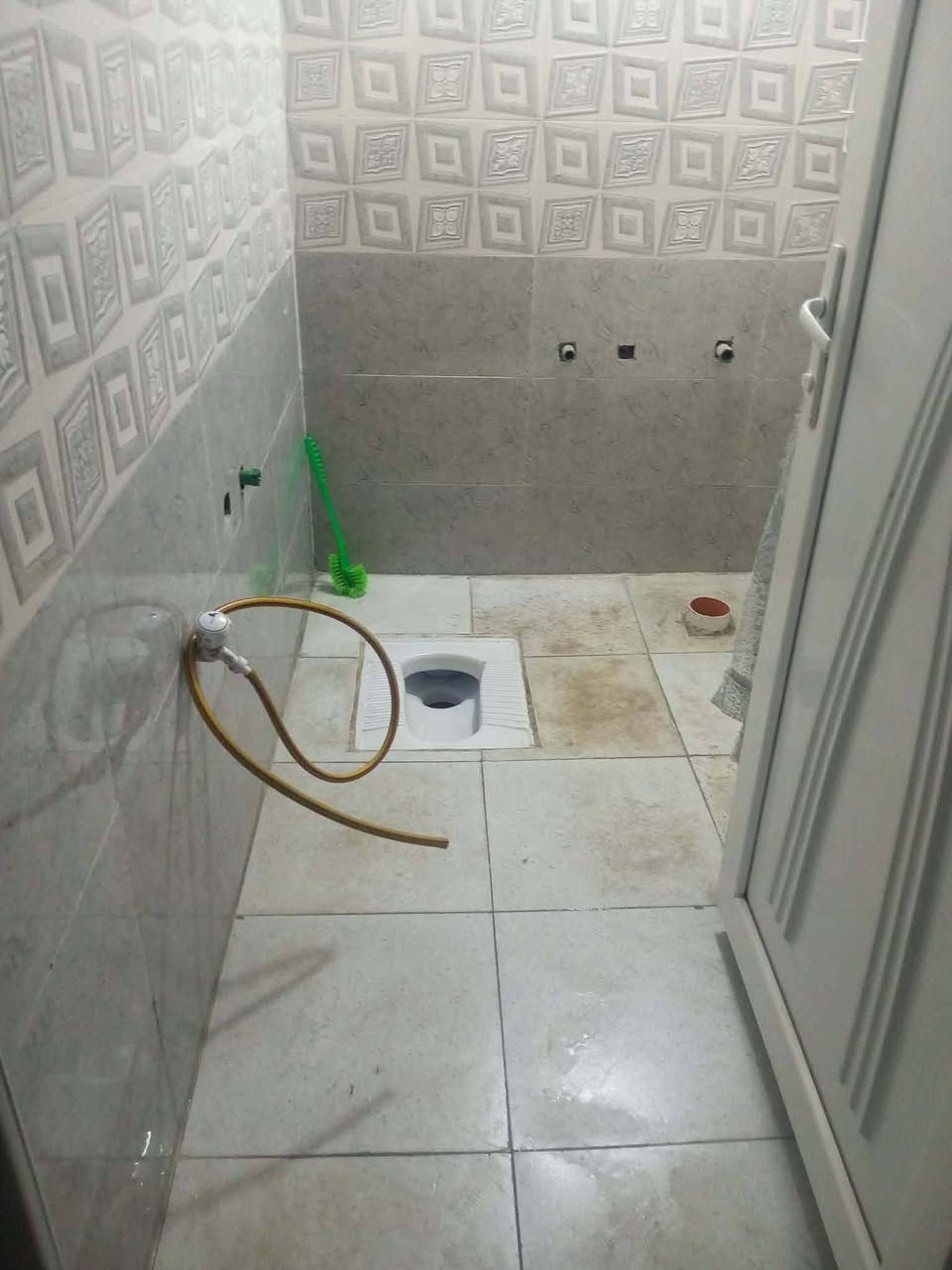 دار للبيع مطلوب للمصرف العقاري 100م طابو نجف 
حي الوفاء منطقة 40 
قريب مجمع الجوهره طابق واحد شيلمان يتكون من 
غرفه وصاله ومطبخ واستقبال وصحيات نظيف 
( مطلوب للمصرف العقاري 90 مليون ) 
(ينباع بتطلوعه 35 مليون تسديد الشهر ٤٤٠الف) 
للاستفسار اكثر واتساب ***********
