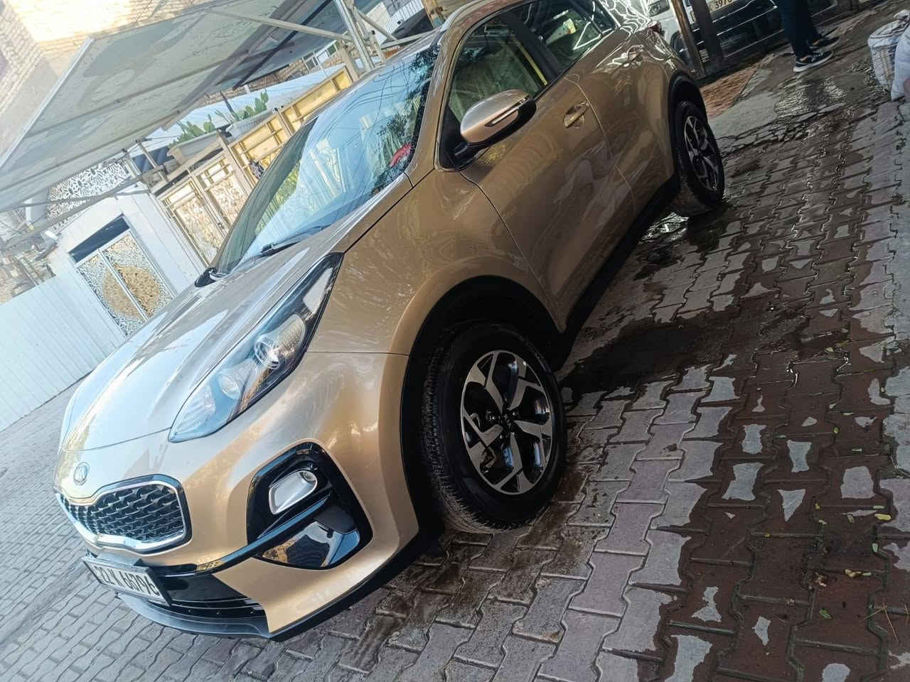 سلام عليكم
كيا سبورتج 2019 خليجي  
السياره بنيد بدون دواخل 
السياره جاهزه ع اخر حبايه
رقم اربيل ب اسمي اتريد وكاله اتريد تحويل اني حاضر 
مكينه 2000 دوش 
كير ع وضع الشركه 
شاشه 
حساسات 
لايت زنون 
داخل بيجي 
اشاير مري 
تحكم فول 
وبعد بيها اهواي مواصفات 
السعر 177 وبيها مجال 
غير متواجد ع فيس 
مكان سياره بغداد 
***********
