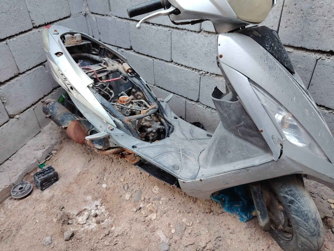 للبيع دراجه كامكو نوزل شغاله نقص بس قبق هندر عنوان ابو الخصيب سعر خاص بيه مجال قليل رقم ***********
