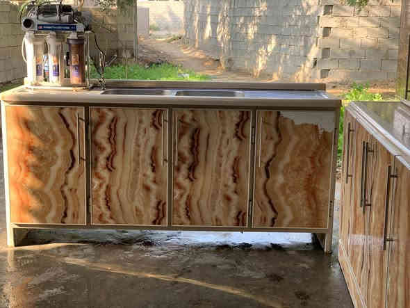 كاونتر  مترين وسنك مترين داخل جدا نضيف
مع فلتر ماء كاونتر احطاطه  
سعر 330 مكان بابل لحصوه ***********
