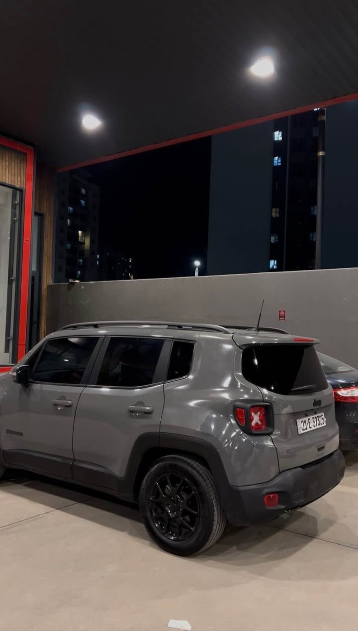 Jeep renegade 
2020 یەک پارچە بۆیاخ چەمەلەخی دواوە بێ نەوگرتن پێشی کەپسە 86 هەزار رۆشتەوە بەسمەیە دابڵ ئەکسل نیە شەخالە  برێک بەسمەیە بەس سلاید نیە گێڕ و مەکینە و تەحویل و وەکالە بە شەرت 127 مەجال 

*********** السليمانية, العراق
