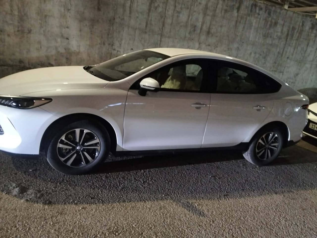 سلام عليكم 
BYDمرقم و ومكفوله السعر 17ونص قفل واي استفسار على الرقم
‏‪***********‬‏
