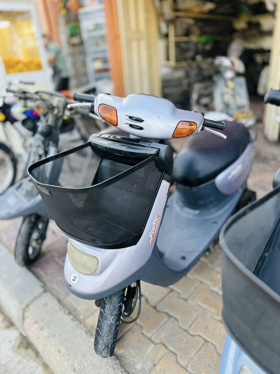 سلام عليكم شبابنه دراجه مديل الفين وسبعه دراجه اخت الحاويه مكينه فول ما مفتوحه كلشي بيه بلادي السعر800 وبيه مجال العنوان كربلاء حي العامل سوك الاخير مقابيل قاعة الابداع للتواصل***********
