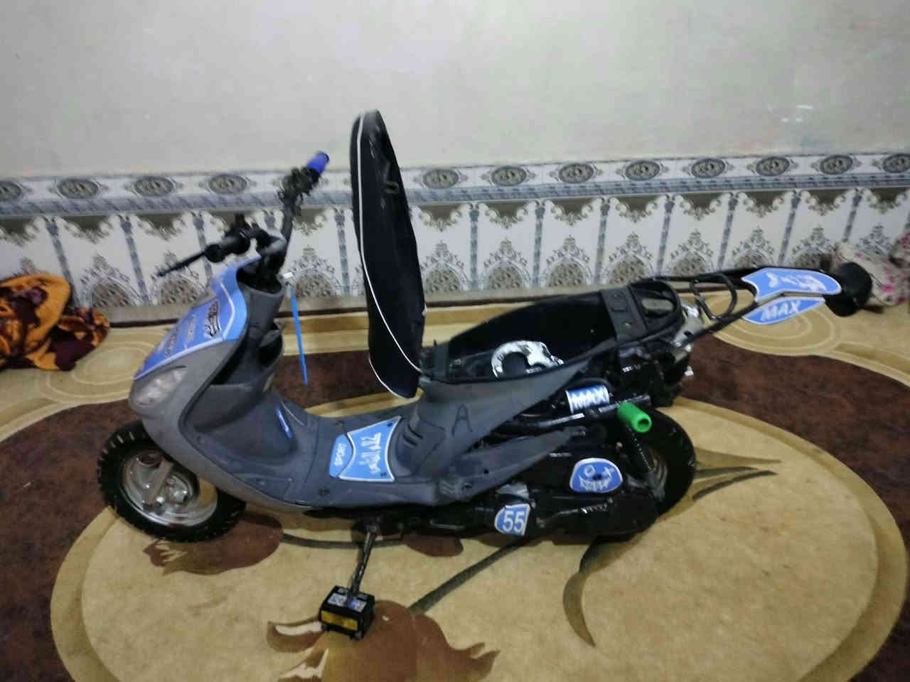 السلام عليكم دراجه ماكس خمسين بلاد مفتوحه بس لستيك ولف الدراجه نهضه ومعدل تخبل  كله شغله السلف شغال عوزه بس باتري السعر 500 وبيه مجال ***********
