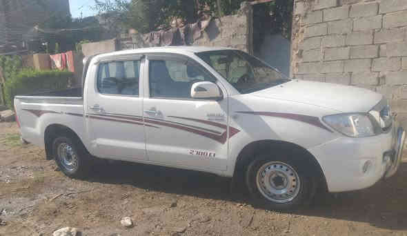 السلام عليكم سيارة للبيع بيك اب هيلوكس موديل 2007 رقمها مميز مكفولة كفالة عامة السعر 155 $ ***********
