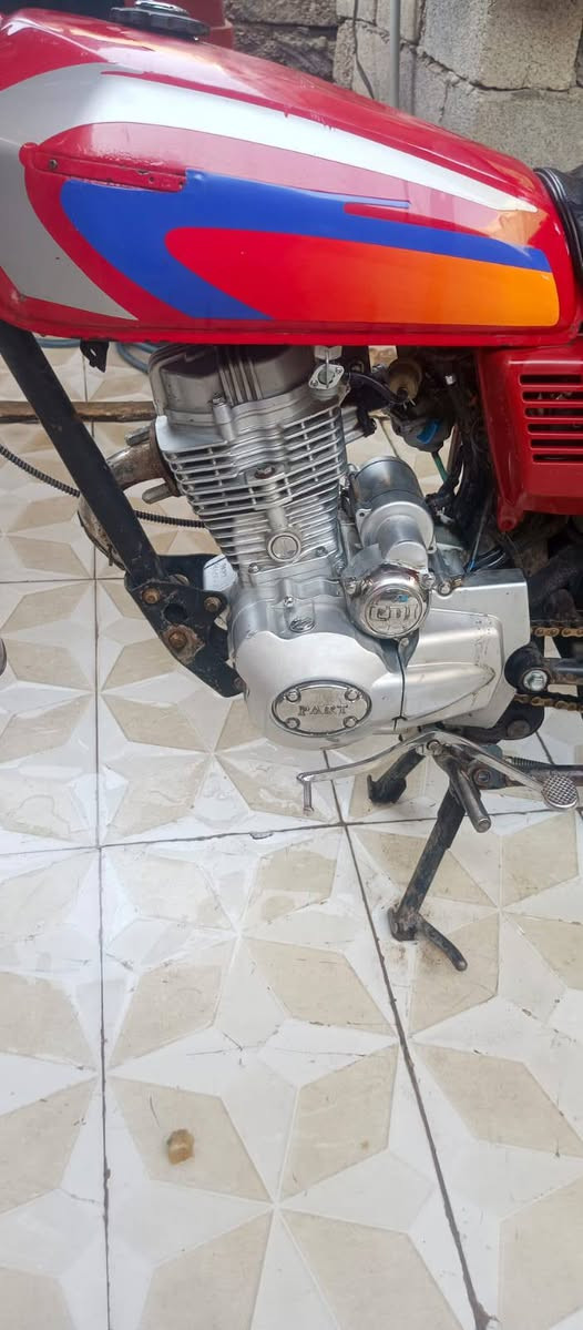 الدراجه للبيع بارت دراجه تخبل سلف شغال كهربائيات شغاله  بدون اوراق السعر 450ول شراي يتصل ***********
