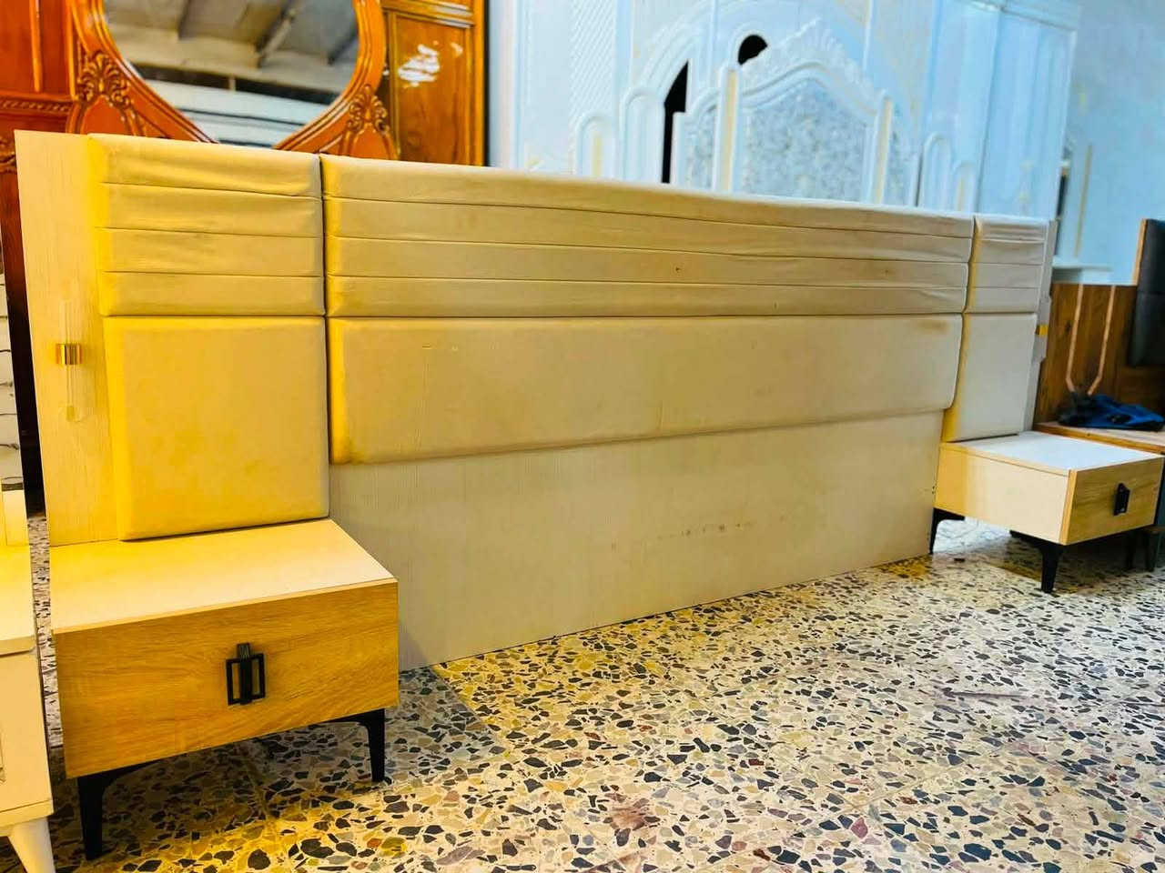 غرفه ترڪي🇹🇷  موديل حديث
 5 قطع✨
 استعمال 10 ايام فقط🥰
 اخت جديده💯
 سعر 550
 برغي وجوي حديد
 جربايه حديدد مو مخزن 
نرماده هيدروليك 
اناره شغاله✨
نضام ابواب  
نضافه 99💯
السعر /، 500
مع شد ونقل 🚚 داخل بغداد مجانآ
 باقي المحافظات بسعر مناسب


**إذا كنت صاحب هذا الإعلان وتريد حذفه لأي سبب، رجاءا أرسل رسالة إلى الدعم الفني**