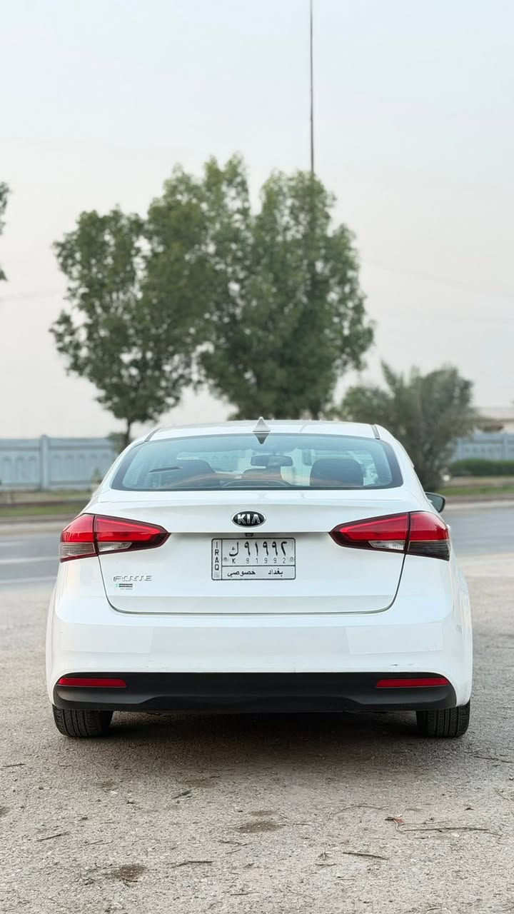 سلام عليكم كيا فورتي لبيع موديل 2018سيارة جاهزة من كلشي صبغ 3قطع بدون دواخل مكينة 2000دوش السعر 118المكان السيارة البياع الاتصال على الرقم ***********
