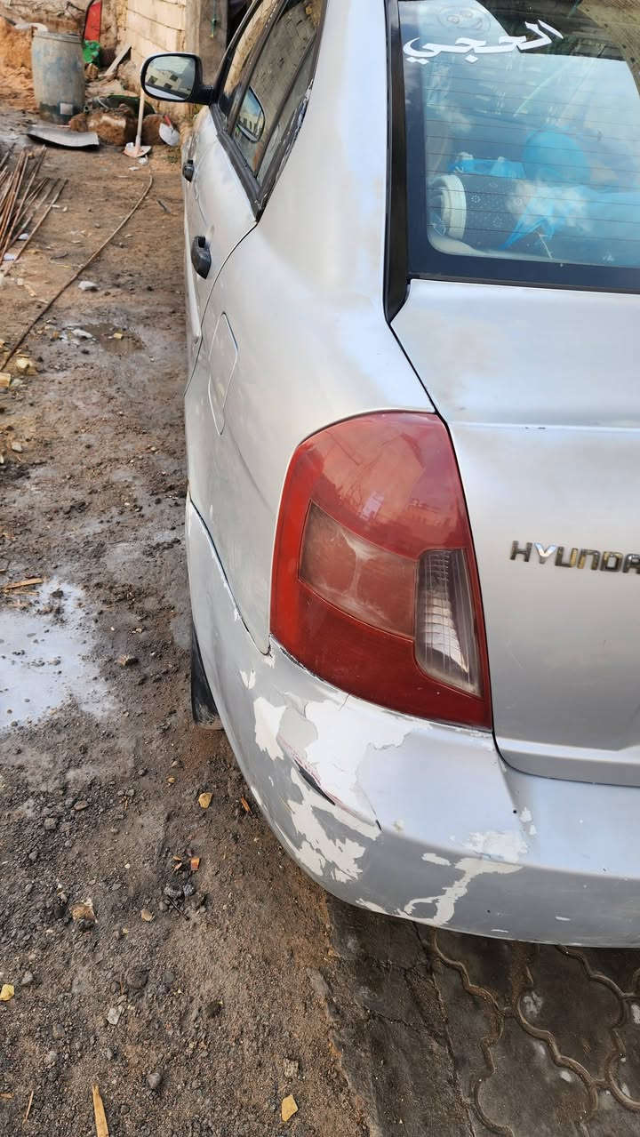 سيارة اكسنت للبيع الحدادة ريد لها شغل والبدي جارد  بسمي كير ومحرك تفحص وتدلل السعر 80 مكاني بصرة مركز رقم الهاتف ***********
