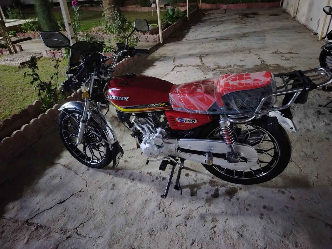 السلام عليكم للبيع ايـرانـي نوع سيفان  موديل 2024 
الدراجه نضافه خير مہَטּ الله مال جناي ماشيه قليل محركها 150 سبانه ممدوده عليه فول نشاط ونعومه

متصرف عليها ربع 
بيها بصمه تشغيل عن بعد او بصمه تشغيل يدوي 
وبيها منفيس فقط 
مكان الدراجه الرمادي الجزيره البذياب 
السعر 850 وبيها مجال 
للاتصال او الاستفسار ع رقم الهاتف (*********** )
واتساب وخط وخاص مـوجود
