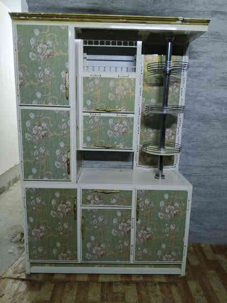 ثلاجه ومجمده سعرهن 300 قفل
كاونتر نضيف سعره 200 نهايته 
واكو توصيل ع فحص بي واتساب ***********
