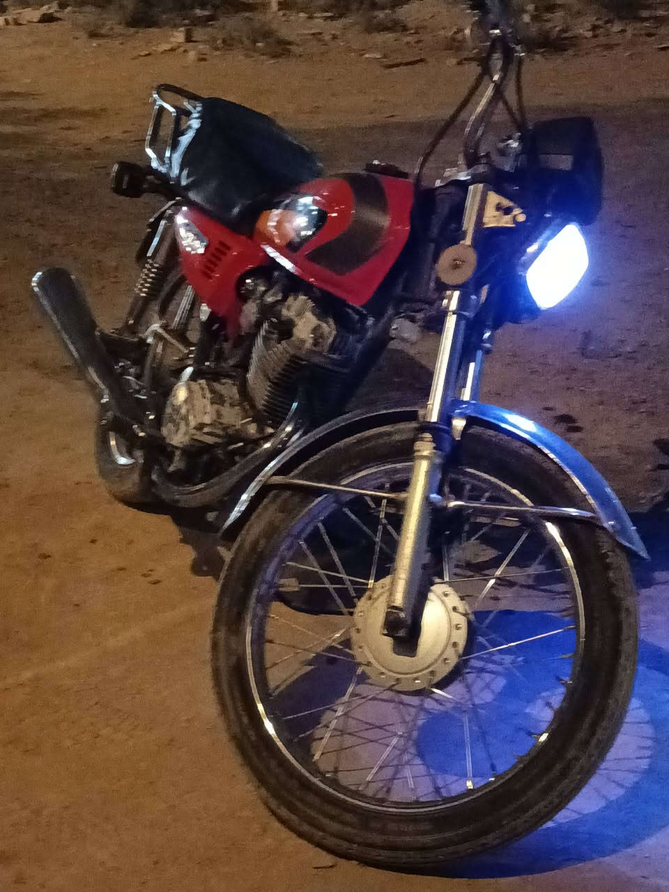 دراجة إيرانيه تيكر أربعة قير كهربائيات كلها شغاله رايدها ب300 بيها مجال حك الجيه ***********
