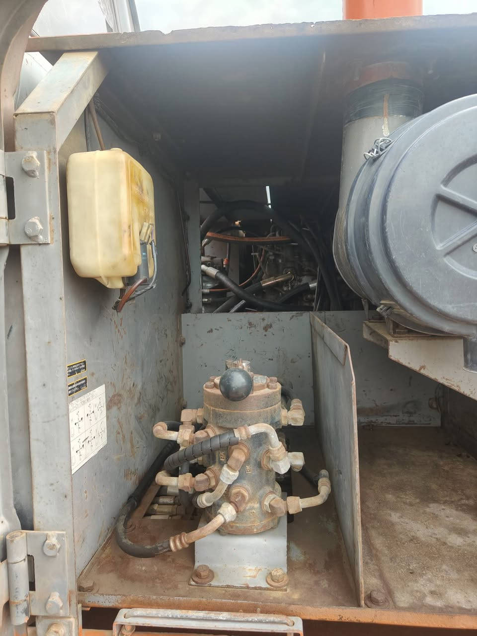 يالله 
سلام عليكم🙋‍♂️ 
حفاره فايف البيع موديل 2000 سنويه ال 30
تحويل ثانيوم✅ مكينه حلوه مرتبه مانقصه برغي🔩 تبريد ويا سويج ابيع عل جبه 12م✅ مصبوغه عام جماليه🧡 جهازه لشغل عنوان كوت الستفسار عل... ‏‪ 0771 112 9637‬‏📞📞
