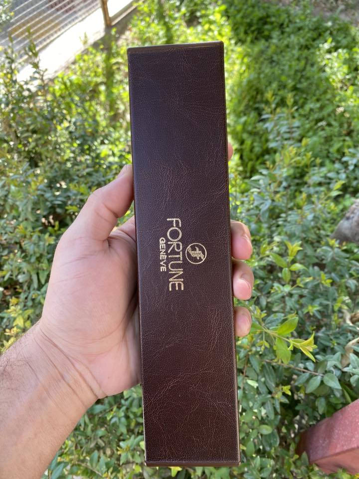 فورشن جنيف سويسري اصلي
بالعلبة الاصلية والكتلوك من الاصدارات العالية جدا جدا بالعراق قليل الي يعرفوها لان الساعة ما تتوفر بسهولة ما اطول عليكم ابحثوا عن الساعة وتعرفون قيمتها

طبعا بيها طوق ذهب خالص مشيول من الساعة 

كتلوك ووصل شراء من عام ١٩٨٧شهر ال٣

للمهتمين السعر والتفاصيل خاص


**إذا كنت صاحب هذا الإعلان وتريد حذفه لأي سبب، رجاءا أرسل رسالة إلى الدعم الفني**