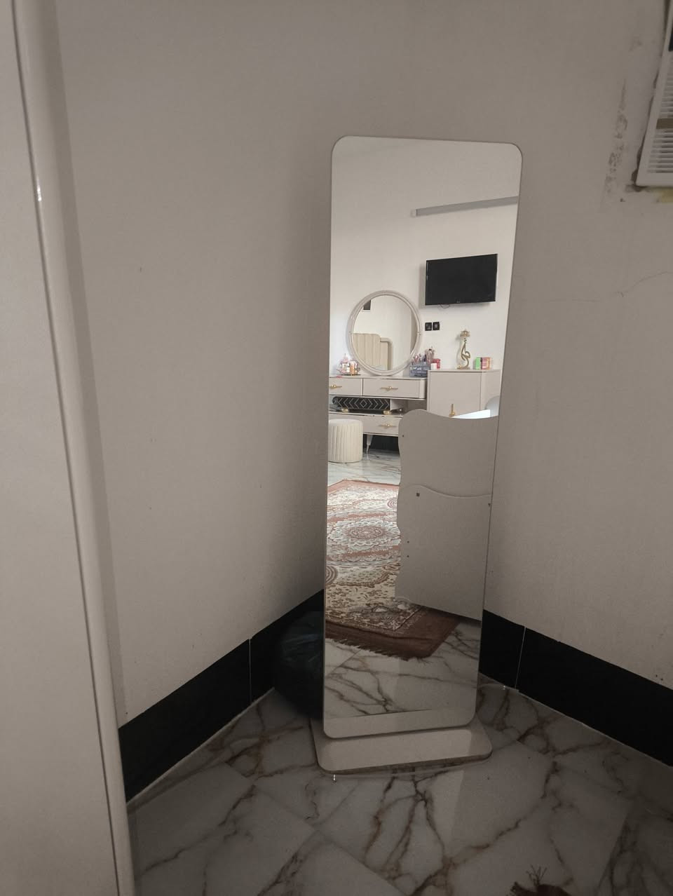 للبيع غرفة اخشاب نظيفه 👍
الغرفة نظيفة وما بيها أي عيب، استخدام قليل

💰 السعر: مليون ونص (1,500,000) بيها مجال بسيط

📍 المكان: (حسينيه الراشدية)

للاستفسار والمراسلة خاص أو اتصال ☎️
***********
