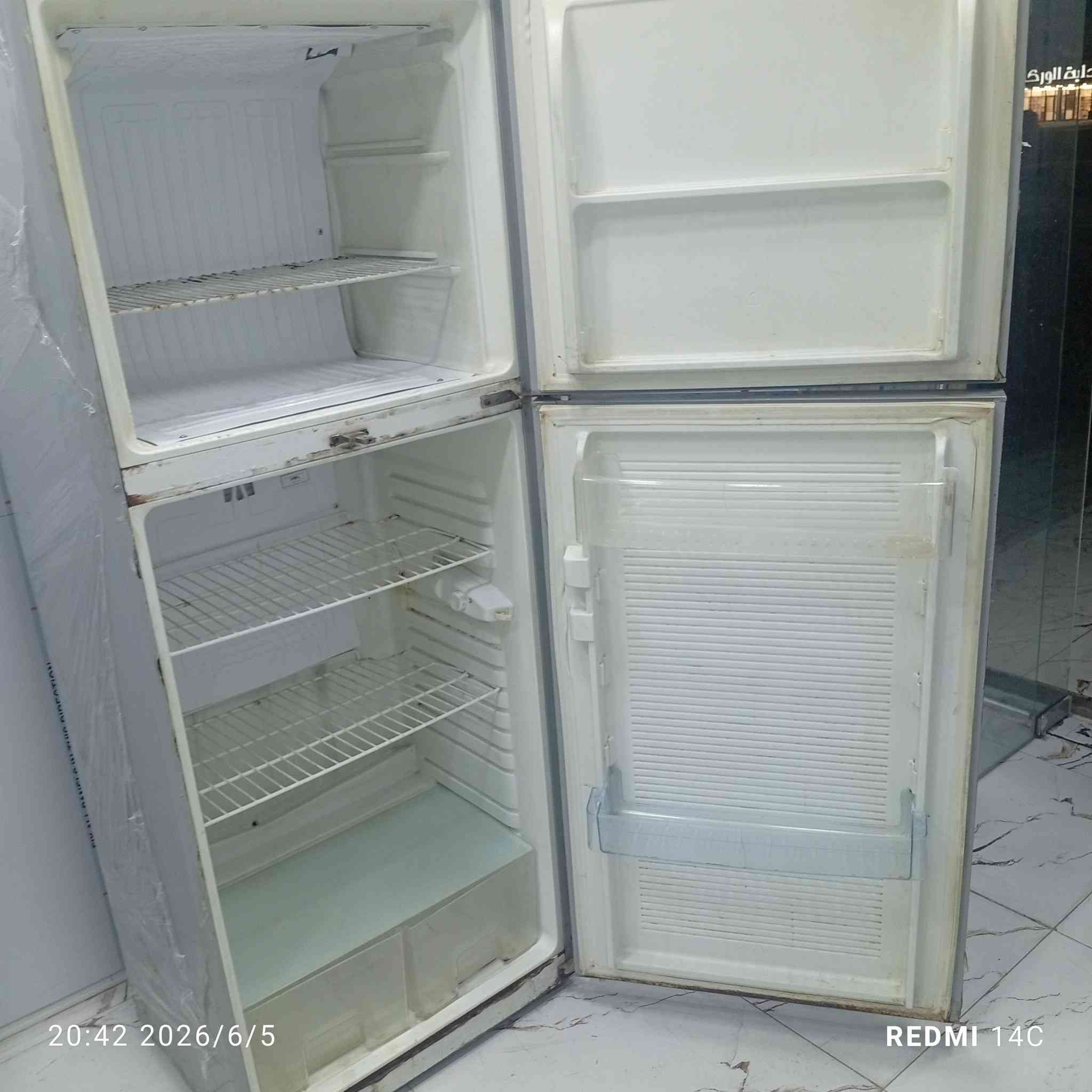 السلام عليكم ثلاجه للبيع 18 قدم سعر 130 شرط الشغل والضمان اسبوع العنوان بصره جمعيات قرب جامع موسى الكاظم رقم الهاتف ***********
