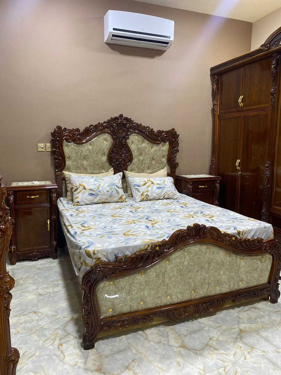 غرفه نوم حطاطه نضافه ١٠٠\١٠٠السعر مليونين المكان الصقلاوية ***********
***********
