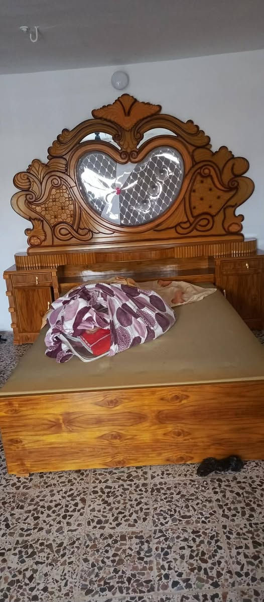 غرفة اخشاب عراقي جديدة للبيع.  اي ***********ستفسار على وتس اب
