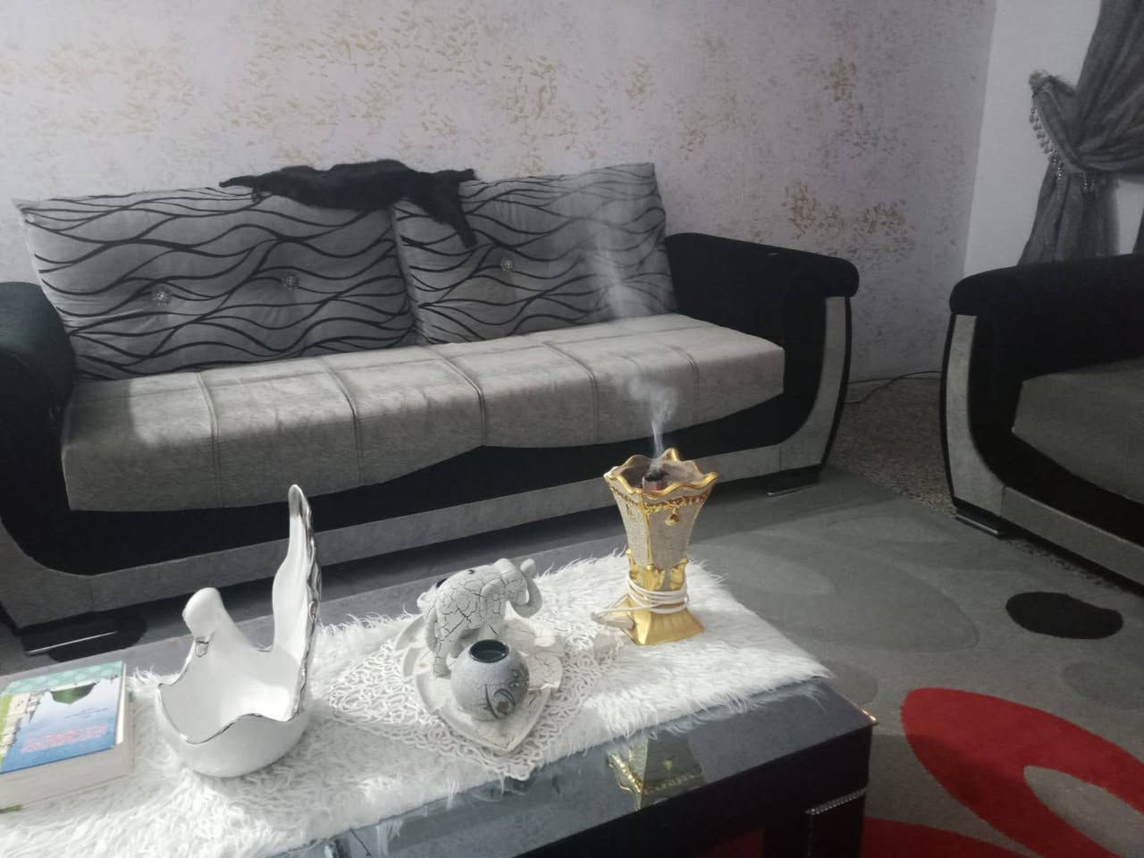 تخم قنفات مع برده وسيت طبلات وسجاده نظافه  مثل مامبين بالصوره السعره ٥٠٠ الف عنوان خور الزبير شارع علويه رقم ***********
